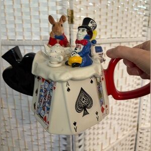 MOKA Alice in Wonderland Collectable Teapot
